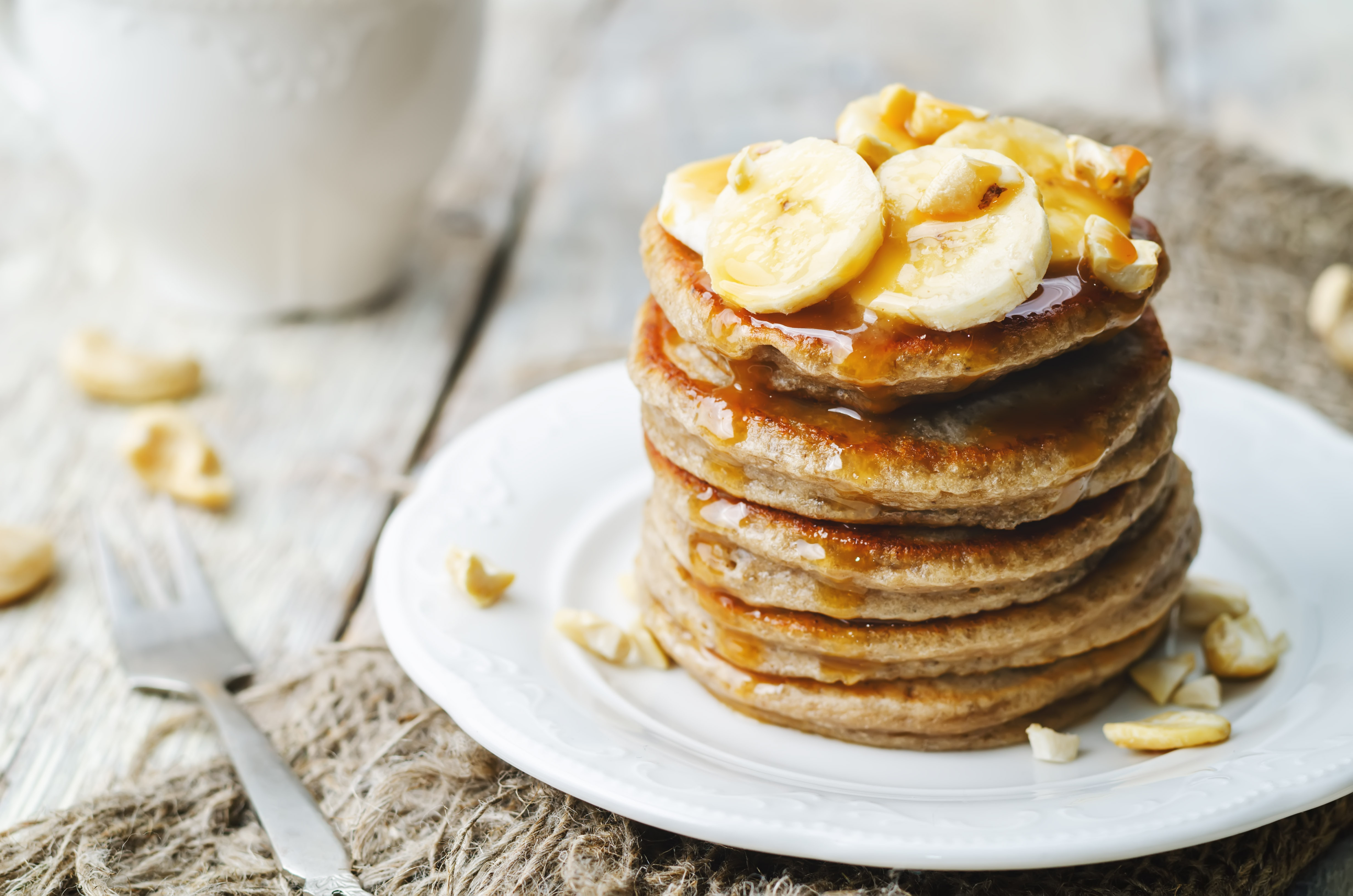 PANCAKES WITH FRESH BANANA AND WARM CARAMEL DRIZZLE